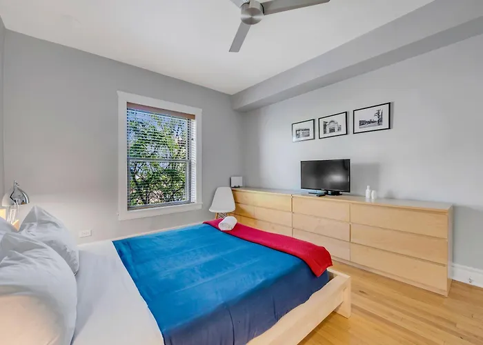 Apartamento Steps To The Lakefront! This Uptown Beauty Is Everything You Need For A Perfect Chicago Getaway Condo Chicago