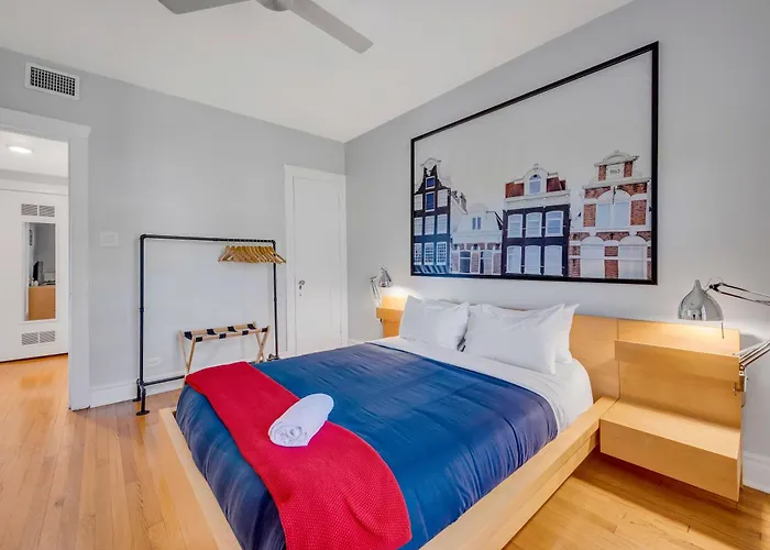 Steps To The Lakefront! This Uptown Beauty Is Everything You Need For A Perfect Chicago Getaway Condo Chicago