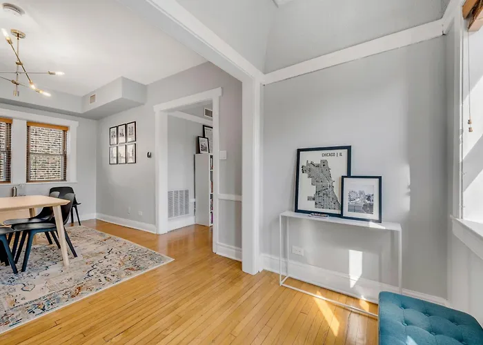 Steps To The Lakefront! This Uptown Beauty Is Everything You Need For A Perfect Chicago Getaway Condo Apartamento Chicago