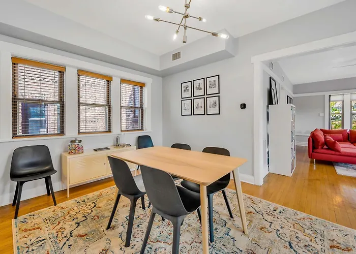 Steps To The Lakefront! This Uptown Beauty Is Everything You Need For A Perfect Chicago Getaway Condo Chicago