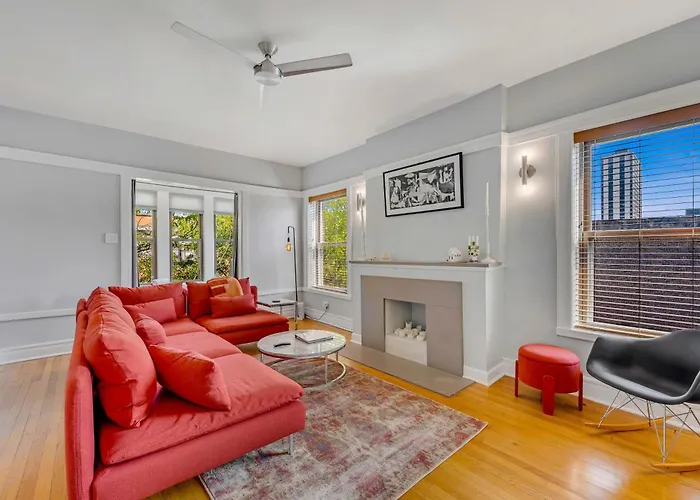 Apartamento Steps To The Lakefront! This Uptown Beauty Is Everything You Need For A Perfect Chicago Getaway Condo Chicago