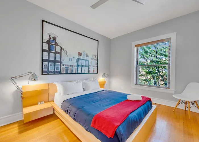 Steps To The Lakefront! This Uptown Beauty Is Everything You Need For A Perfect Chicago Getaway Condo * Chicago
